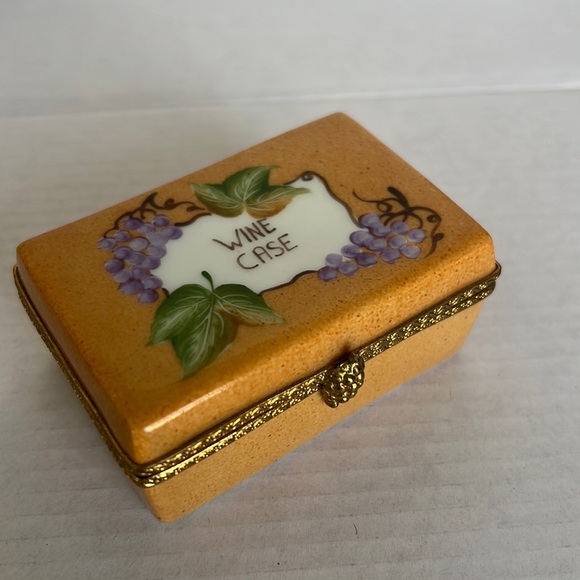 LIMOGES WINE CASE WITH 3 Bottles - Picture 2 of 4